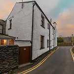 Cosy Retreat * Bowness-on-Windermere